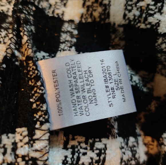 Black and White Top - Picture 5 of 5